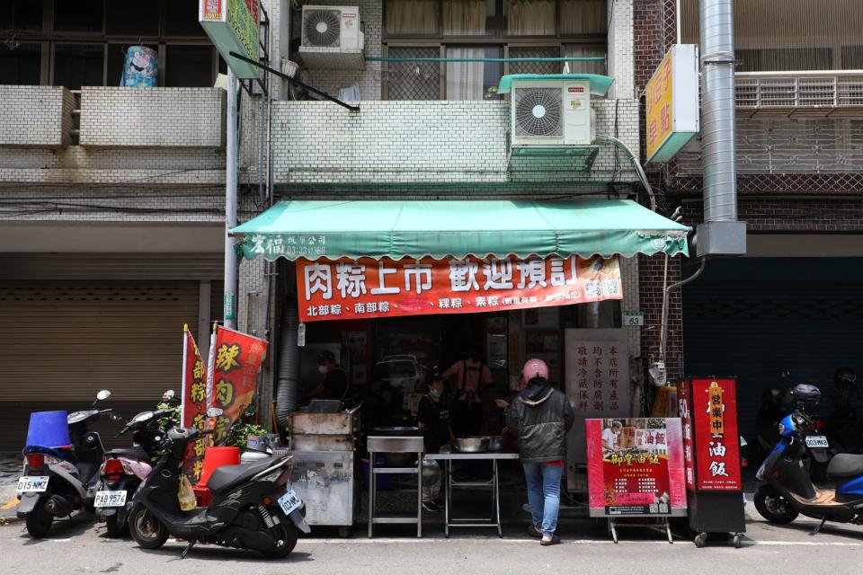 「御皇油飯 古早味米食專賣」是在地人都知道的實在老店。