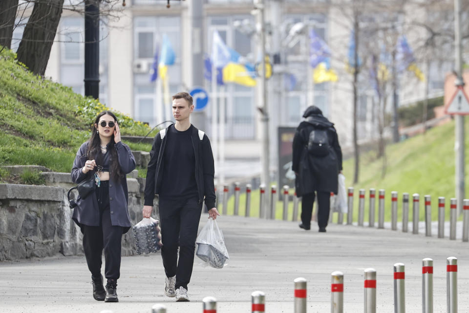 KYIV, UKRAINE - APRIL 25: Residents of the Ukrainian capital Kyiv can walk freely in the streets and at the city's park enjoying a beautiful spring day after weeks of Russian attacks on April 25, 2022.. (Photo by Dogukan Keskinkilic/Anadolu Agency via Getty Images)