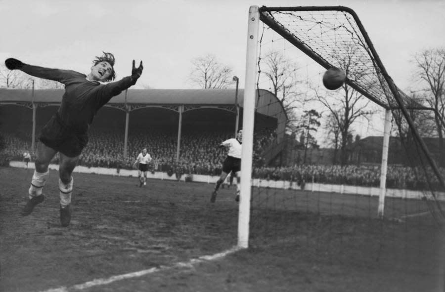 Das Stadion hat Platz für 8.500 Zuschauer und war trotz seiner geringen Kapazität sogar Austragungsort eines Länderspiels. Im Jahr 1907 schlug England die Niederlande mit 12:2. Bis heute ist dies die höchste Niederlage, die ein niederländisches Team je hinnehmen musste