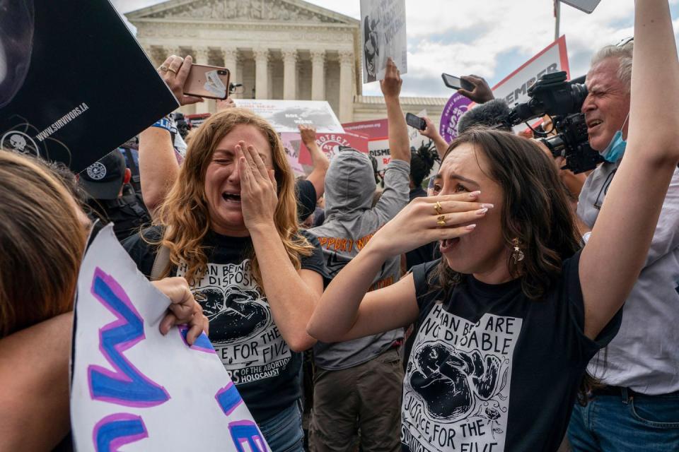 Photos From Outside the Supreme Court After Roe v. Wade Is Overturned