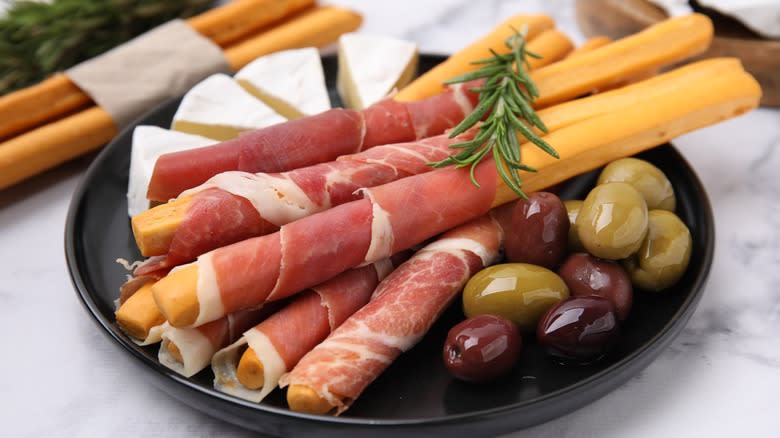 prosciutto-wrapped grissini breadsticks