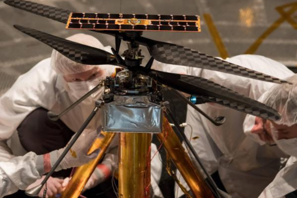 El helicóptero robótico Ingenuity forma parte de la misión Mars 2020, para explorar objetivos en el planeta Marte