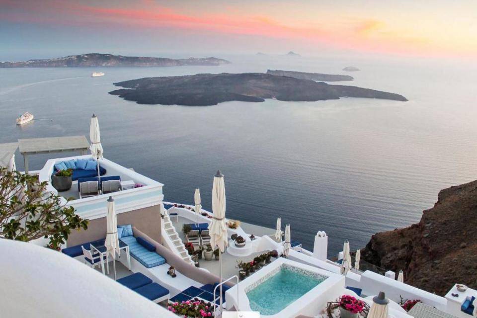 (Iconic Santorini Hotel)