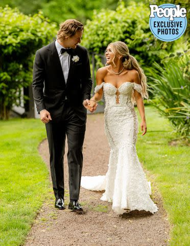 <p>John Bacolo - Gabelli Studio</p> Steelers QB Kenny Pickett and Amy Paternoster at their wedding in New Jersey on June 24, 2023