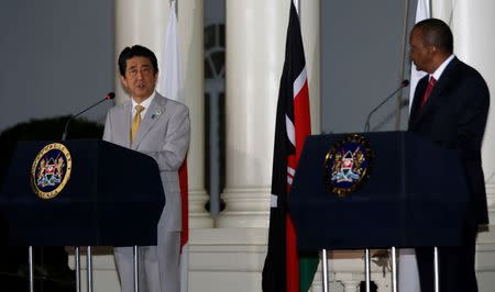Japan's Prime Minister Shinzo Abe (L) flanked by Kenya's President Uhuru Kenyatta address news conference following bilateral talks at State House in Kenya's capital Nairobi, August 28, 2016. REUTERS/Thomas Mukoya?