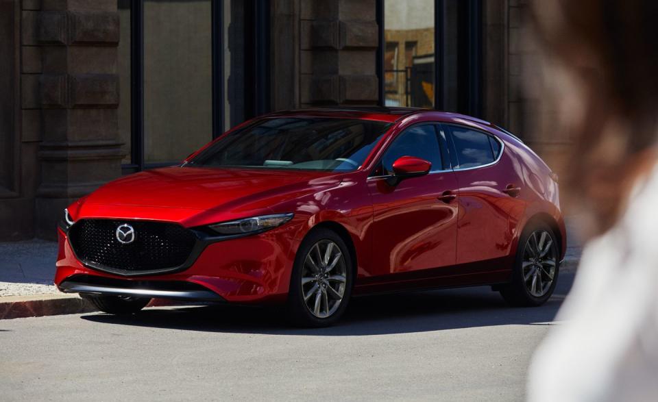 <p>Mazda has swapped its predecessor's more sophisticated multilink independent rear suspension for a cheaper and more compact torsion-beam setup.</p>