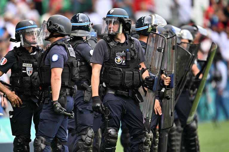 La Policía francesa debió entrar a contener la situación 