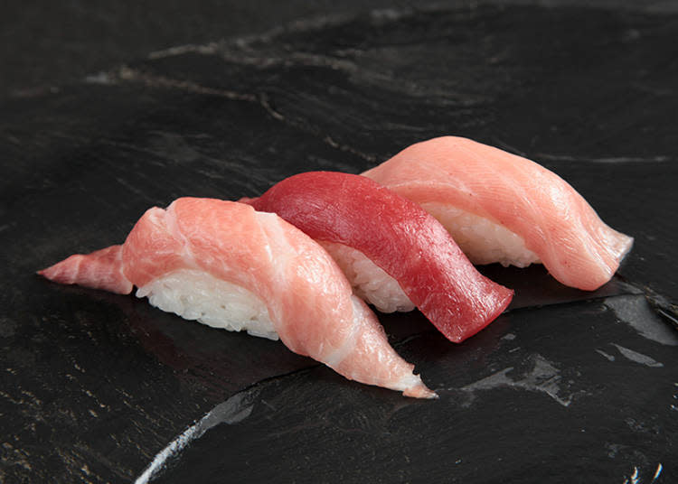 If you like tuna, try the Honmaguro Sanmi (918 yen) consisting of the three main types: otoro (fatty), chutoro (medium fatty), and akami (red meat)