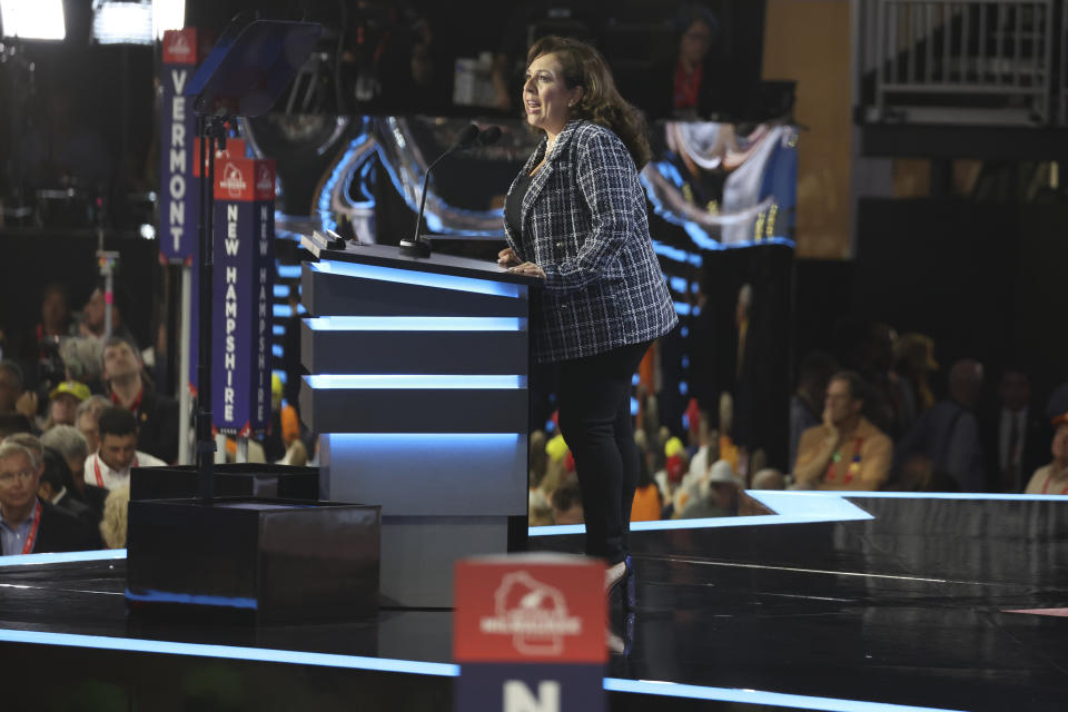 Linda Fornos, inmigrante nicaragüense, habla durante la primera noche de la Convención Nacional Republicana en Milwaukee, Wisconsin, el 15 de julio de 2024. (Maddie McGarvey/The New York Times)