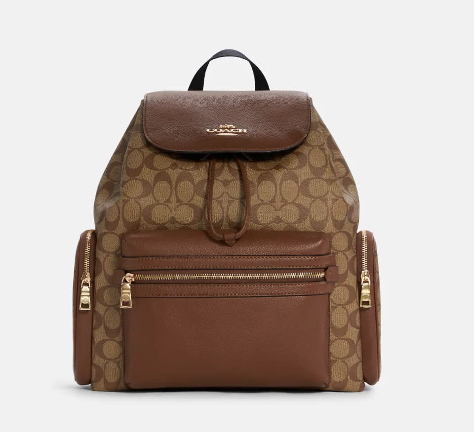 Este emblemático bolso de mano de Coach Outlet tiene un descuento de 179 dólares esta semana