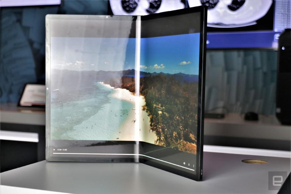 Intel Horseshoe Bend foldable tablet PC hands-on at CES 2020