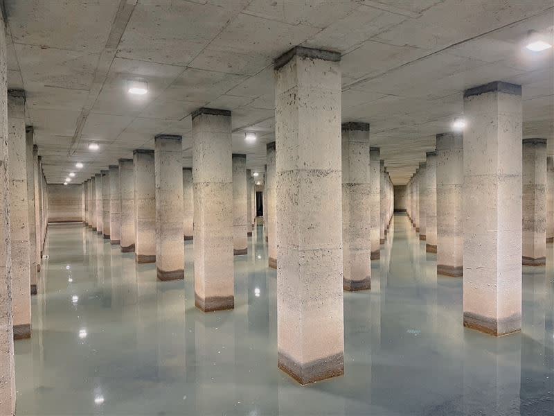 地下宮殿可儲存雨水及地下水，而雨水積磚材料儲水量可容納大約7座標準游泳池。（圖／桃園市政府提供）