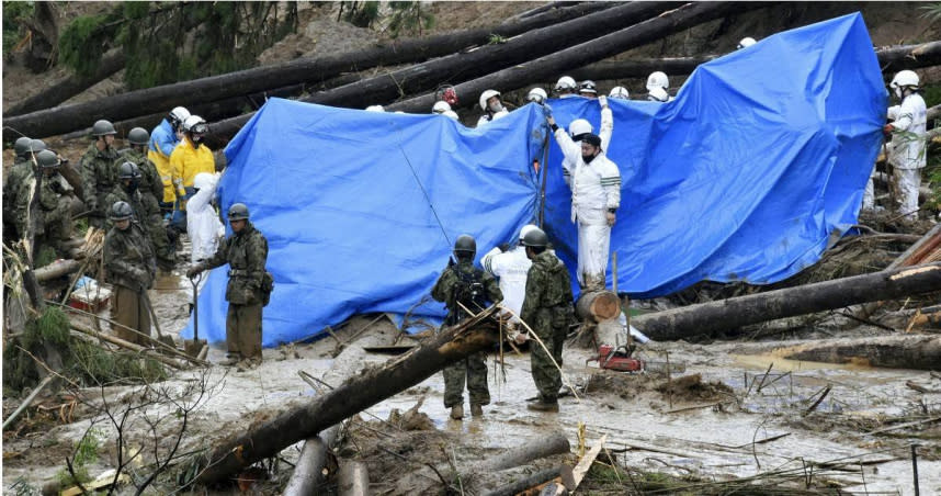 南瑪都重創日本，多地發生土石流災情。（圖／達志／美聯社）