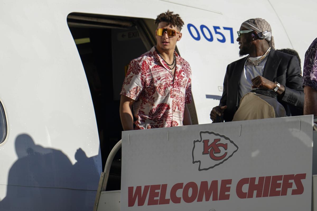 Chiefs Patrick Mahomes taking next investment to the bank