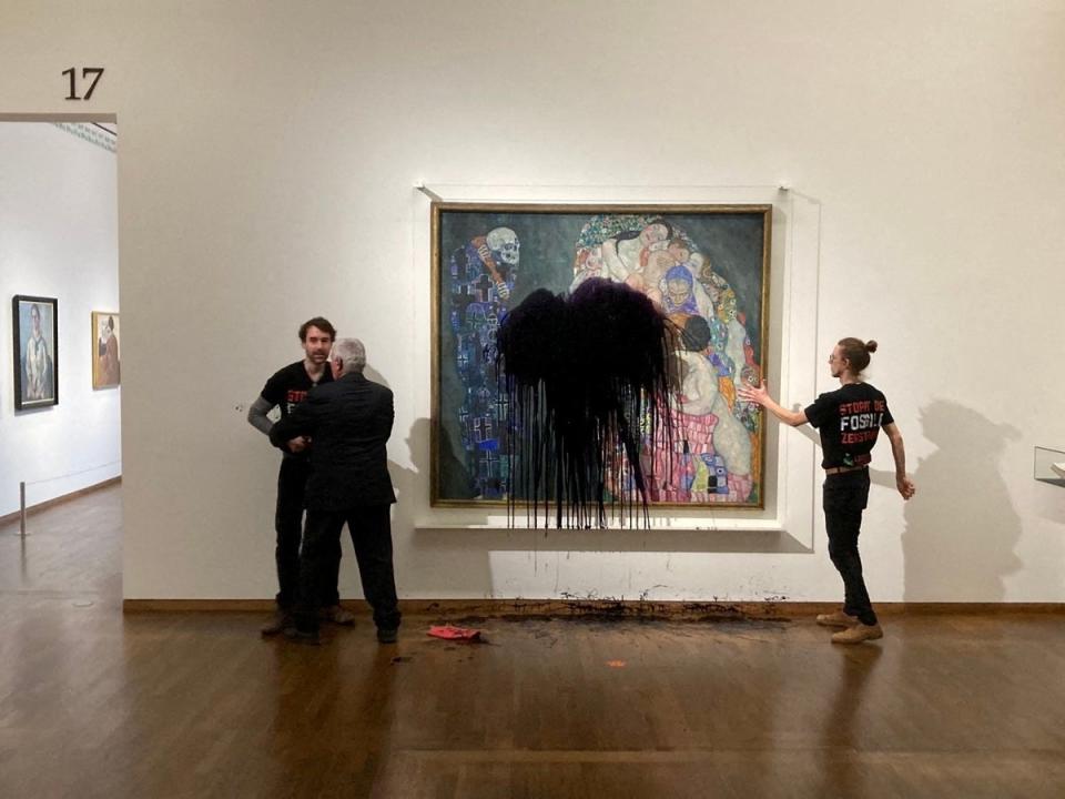 Activists of Last Generation Austria spill oil on a painting of Gustav Klimt in a museum in Vienna (via REUTERS)