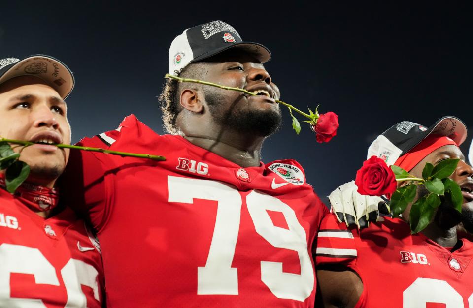 Sat., Jan. 1, 2022; Pasadena, California, USA; Ohio State Buckeyes offensive lineman Dawand Jones (79) stands with teammates as the team sings “Carmen Ohio” following the Buckeyes’ 48-45 victory against the Utah Utes in the 108th Rose Bowl Game.