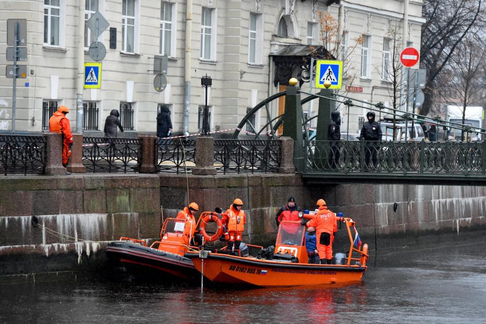 Russian Emergency rescuers and police investigators conduct searches on the Moika River, in Saint Petersburg, on November 10, 2019, following the murder of a woman that implicates Russian historian Oleg Sokolov.