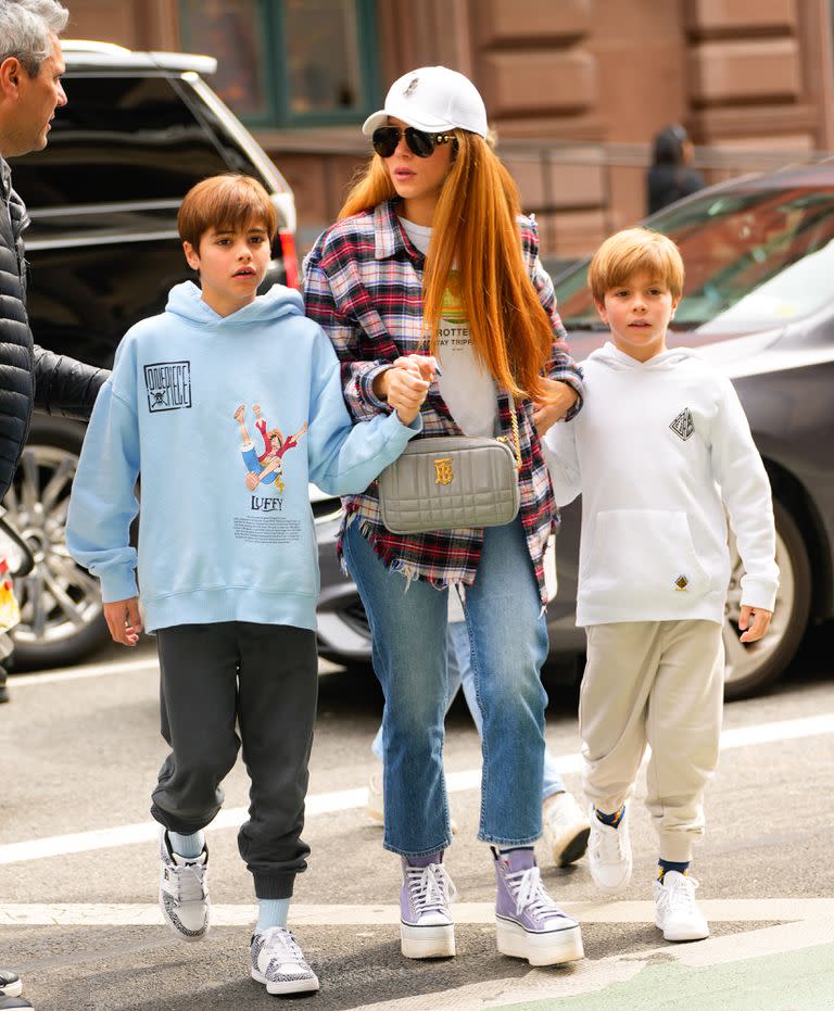 Shakira fue a ver Blue Man Group en Nueva York junto a sus hijos Sasha y Milan