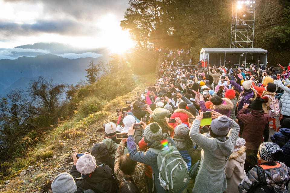 經邁入第22屆的「阿里山日出音樂會」，已經做出當地口碑，是大家熟知跨年音樂會。   圖：取自交通部觀光署（資料照）