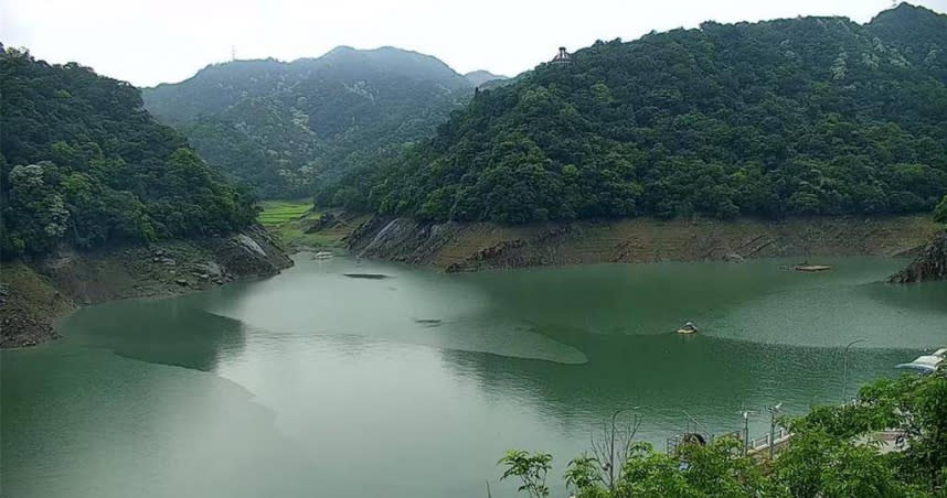 二波春雨鋒面炸裂全台，經濟部水利署統計，至下午全台水庫入流總量已達9904萬噸，至夜間將破億噸，對水情有明顯幫助。（圖／摘石門水庫即時影像）