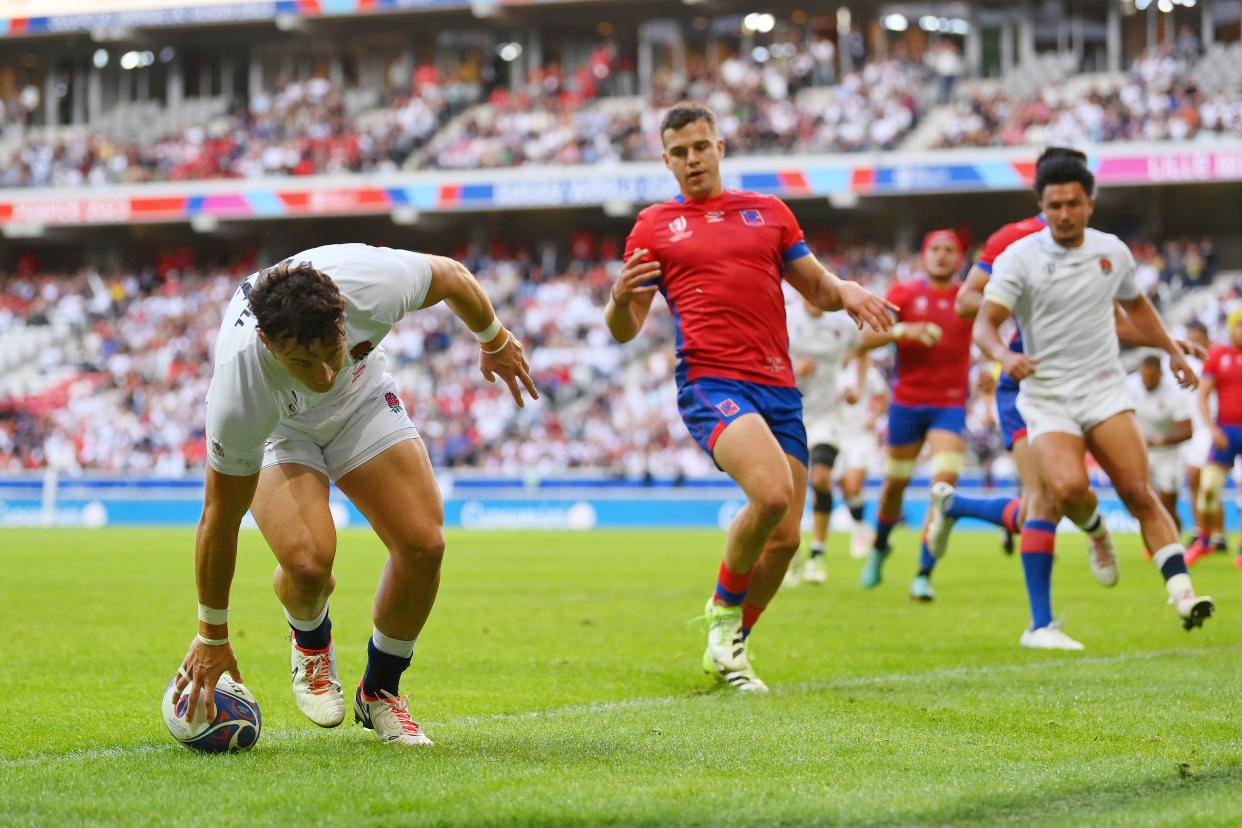 Henry Arundell of England scores his team's first try (Getty Images)