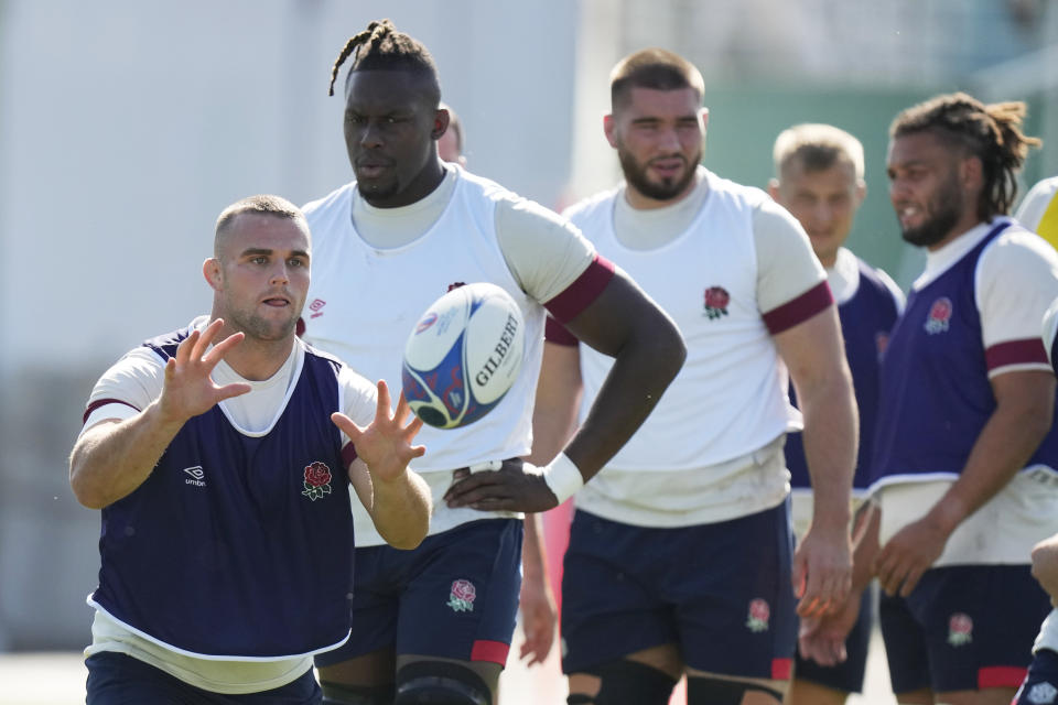 England's Ben Earl, left, attends a training session at the Georges Carcassonne stadium in Aix-en-Provence, France, Tuesday, Oct. 10, 2023. England will face Fiji on Sunday, Oct.15, 2023, in the Rugby World Cup quarterfinals. (AP Photo/Pavel Golovkin)