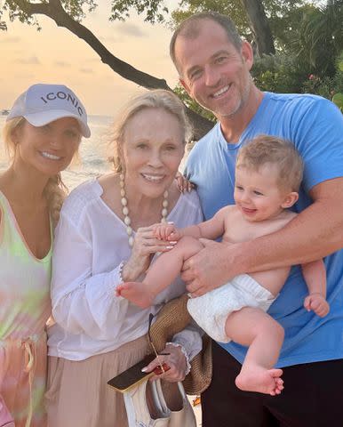 <p>McKinzie Roth Instagram</p> McKinzie Roth, Faye Dunaway, Oliver Dunaway O'Neill, and Liam Dunaway O'Neill on Mother's Day in 2023