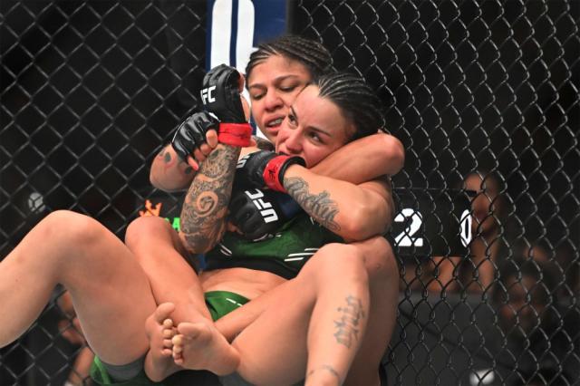 Julianna Peña rips Raquel Pennington 'snooze fest' UFC 297 title win, vows  to retire new champ - Yahoo Sports