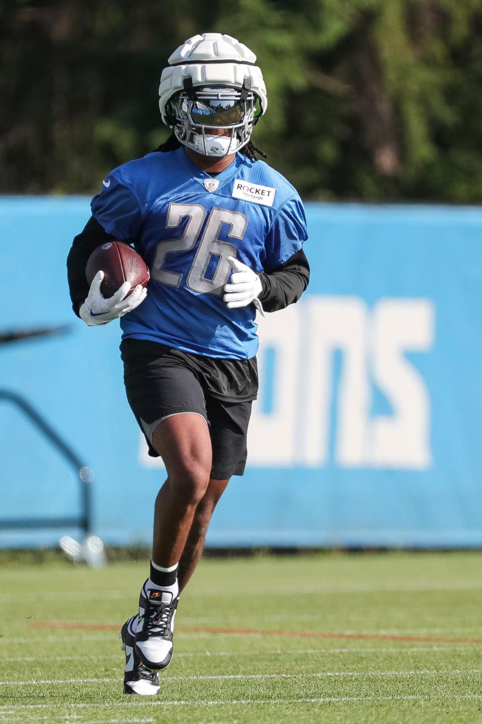 Detroit Lions running back Jahmyr Gibbs practices during training camp at the Detroit Lions Headquarters and Training Facility in Allen Park on Sunday, July 23, 2023.