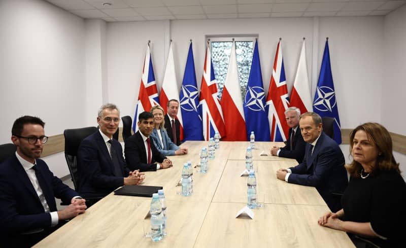 Polish Prime Minister Donald Tusk (2nd R), NATO Secretary General Jens Stoltenberg (2nd L) and UK Prime Minister Rishi Sunak (3rd L) hold trilateral talks at the Warsaw Armoured Brigade. Henry Nicholls/PA Wire/dpa