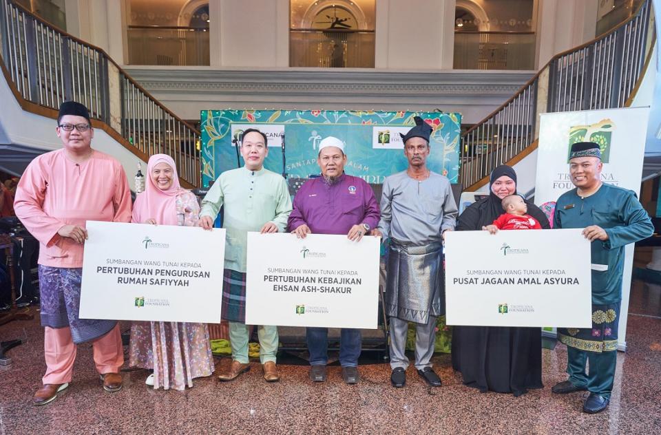 Aside from duit raya, each home also received donations towards their daily needs