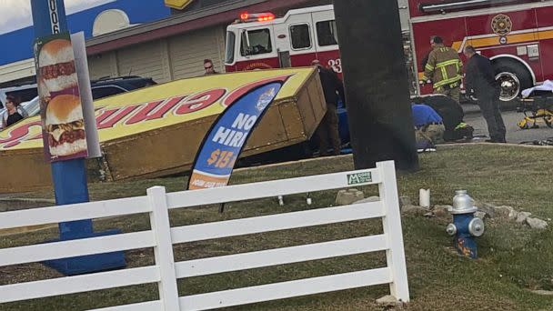 PHOTO: A Denny's sign fell in Elizabethtown, Ky., on Jan. 19, 2023. (Zakk Underwood)