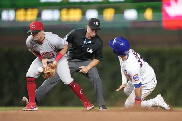 Joey Votto helps Cincinnati Reds top Chicago Cubs 6-5 in opener of key NL  Central series - ABC News