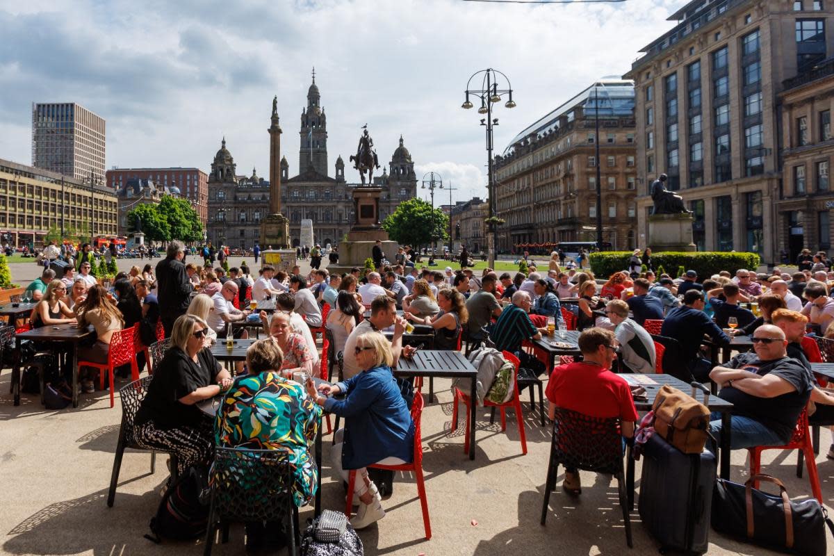 Glaswegians soak up the sun ahead of scorching weekend <i>(Image: Colin Mearns)</i>