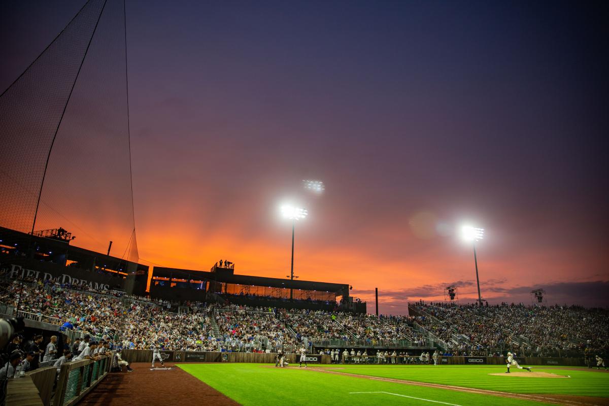 Field of Dreams Game: Cubs, Reds unveil throwback uniforms