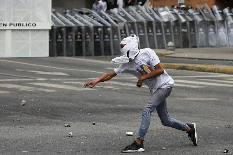 Opposition march to Congress headquarters in Caracas