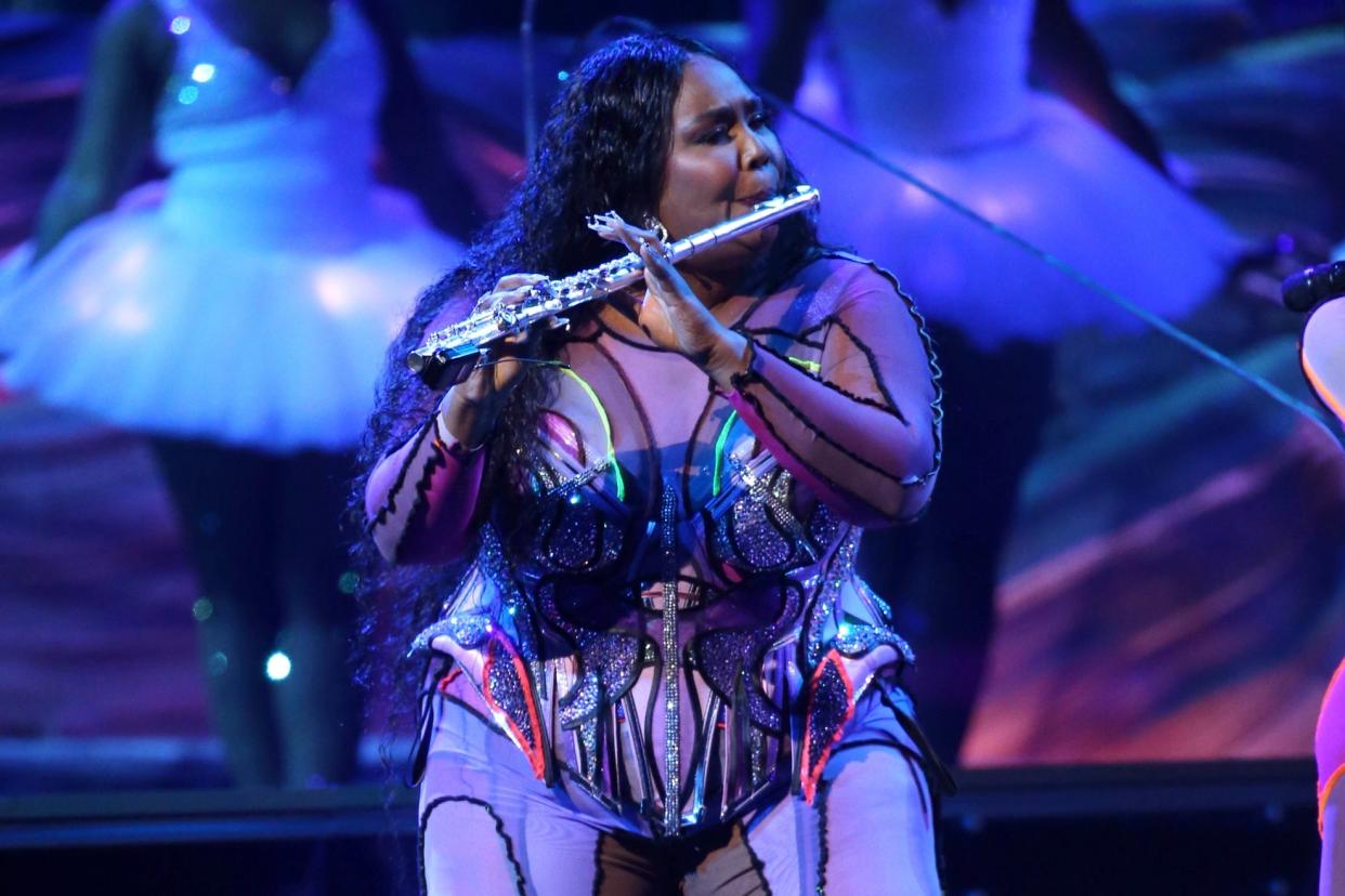Lizzo breaking out the flute at the 62nd annual Grammy Awards: Invision/AP