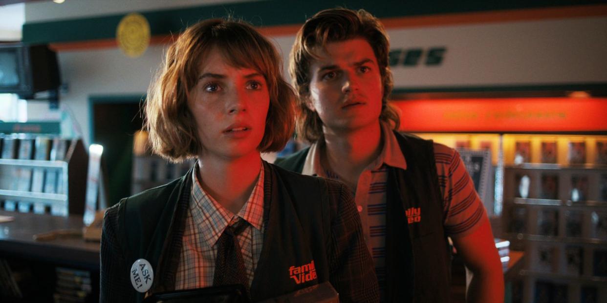 maya hawke as robin buckley and joe keery as steve harrington, stranger things season 4