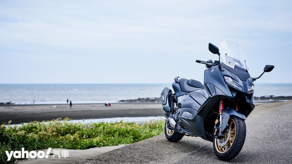 或許如今的Yamaha TMAX讓人有點看不習慣，但性能與駕馭表現上仍數一數二。