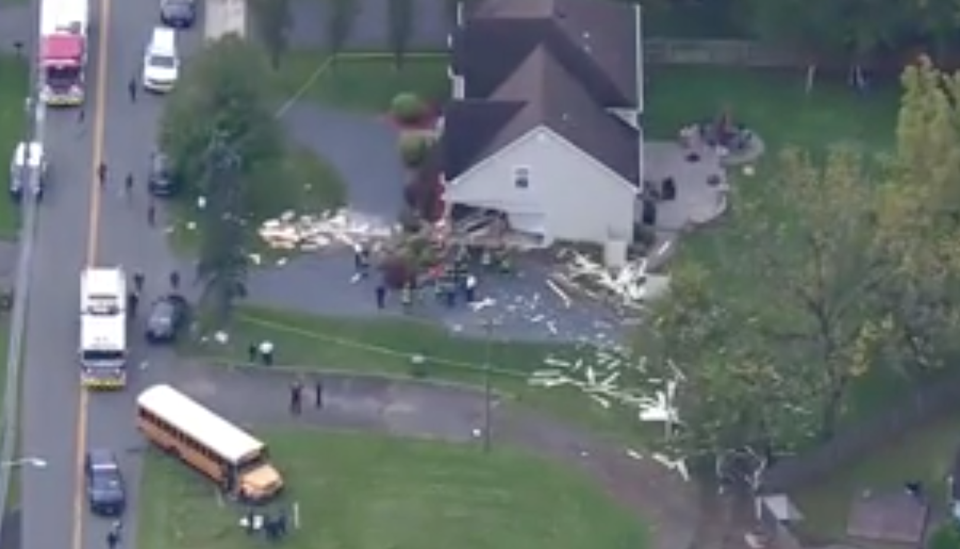 A school bus in New Jersey crashed into a house (Fox News)