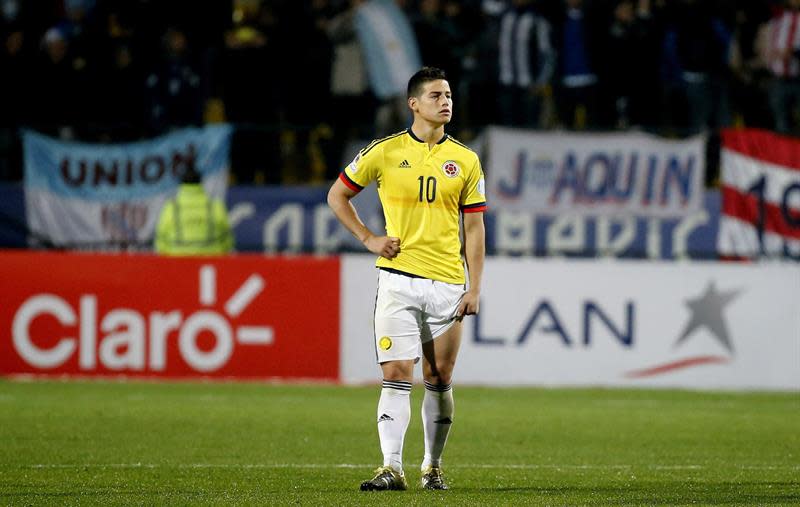 El centrocampista colombiano James Rodríguez durante la tanda de penaltis del partido Argentina-Colombia, de cuartos de final de la Copa América de Chile 2015, en el Estadio Sausalito de Viña del Mar, Chile, hoy 26 de junio de 2015. EFE/Juan Carlos Cárdenas