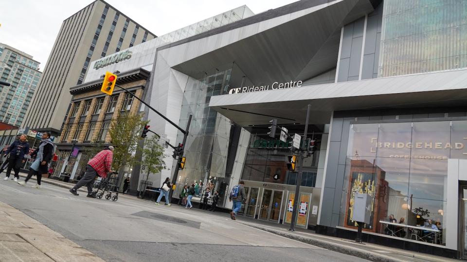 An entrance to the Rideau Centre mall on Rideau Street in downtown Ottawa on Oct. 20, 2023.