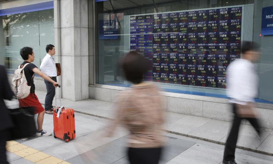 People watch an electronic stock indicator of a securities firm in Tokyo, Tuesday, May 13, 2014. Asian stock markets rose after Wall Street indexes hit record highs, with Japan's Nikkei 225 leading gains as the yen weakened. The Nikkei ended up 275.92 points at 14,425.44 on Tuesday. (AP Photo/Shizuo Kambayashi)