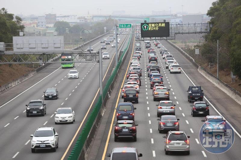 高路局在中秋及雙十連假期間推出搭乘大眾運輸的優惠。（示意圖，本刊資料照）