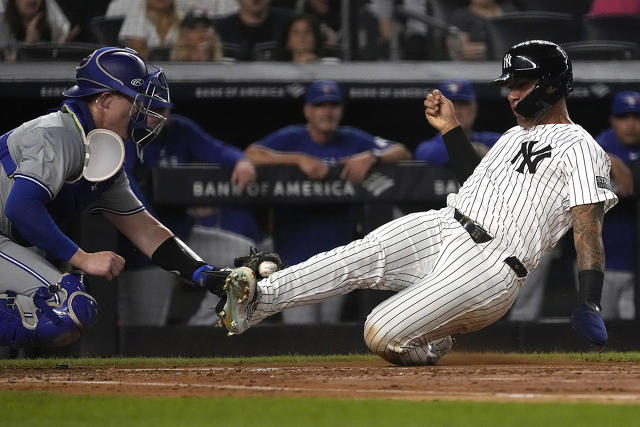 Gleyber Torres pulled by Aaron Boone for lack of hustle in Yankees' 8-5  loss to Blue Jays - Yahoo Sports