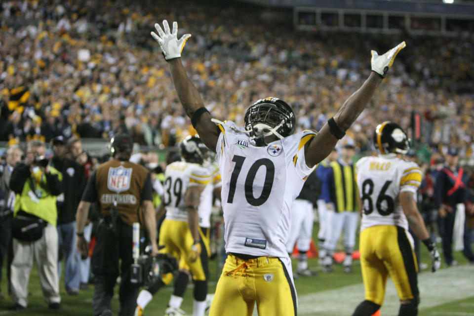 Pittsburgh's Santonio Holmes celebrates after his game-winning touchdown in Super Bowl XLIII against the Cardinals. (Photo by Gary W. Green/Orlando Sentinel/Tribune News Service via Getty Images)