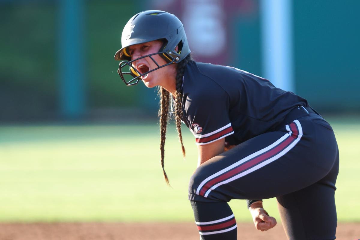 South Carolina softball dominates UCF in NCAA Tournament rematch to