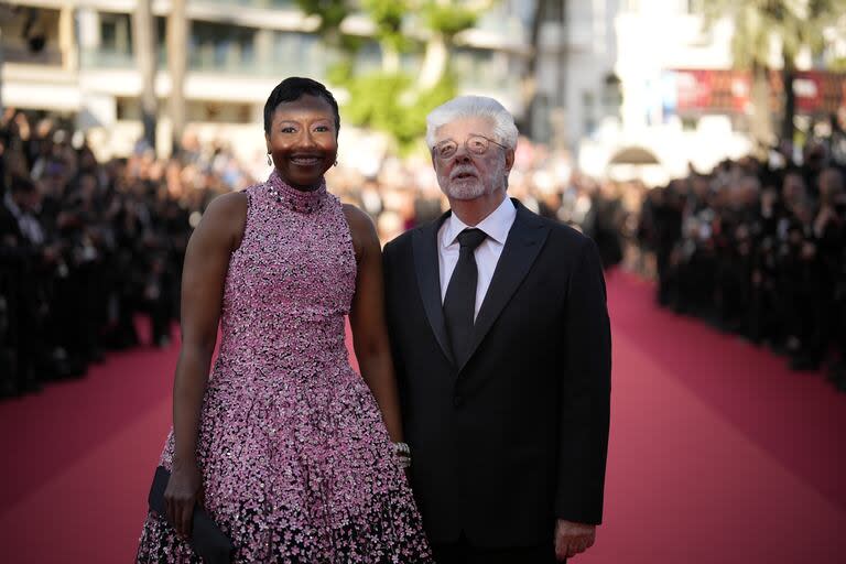 George Lucas, reconocido a lo largo del mundo por su saga La guerra de las galaxias, nunca fue galardonado con un Oscar. “Siempre es estupendo que te reconozcan”, expresó en Cannes, al recibir su premio honorífico, y agregó: “Obviamente tenemos muchos fans y todo ese tipo de cosas. Pero en términos de premios, ¡yo no hago el tipo de películas que ganan premios!”