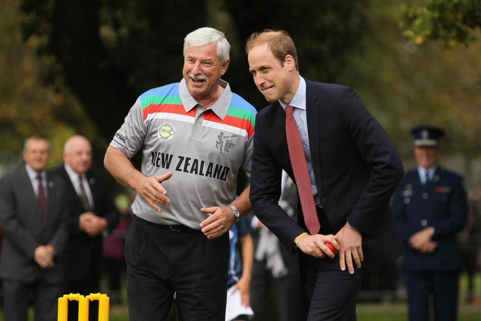 Sir Richard Hadlee teaches Prince William how to bowl at the 2015 Cricket World Cup