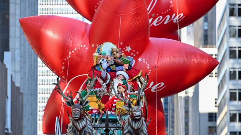 best christmas parades macys thanksgiving day parade